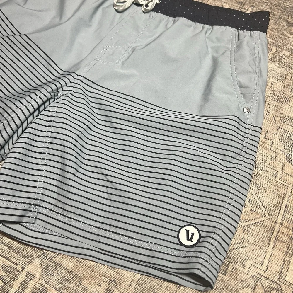 Vuori Kore Shorts Men's XL Blue Striped 7